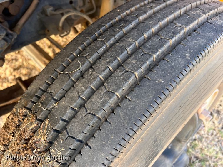 image for item DS2749 1995 International 3800  school bus