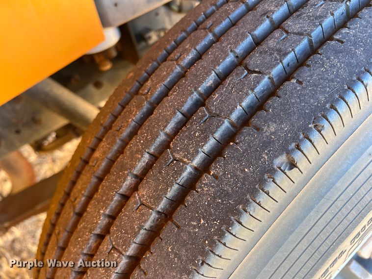 image for item DS2749 1995 International 3800  school bus