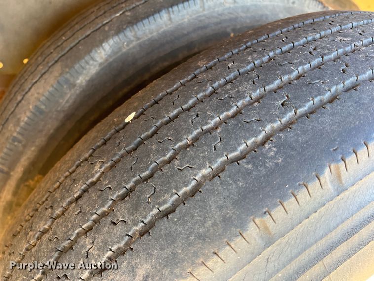 image for item DS2749 1995 International 3800  school bus