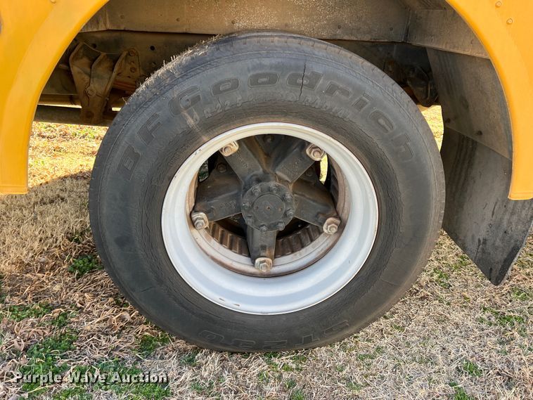 image for item DS2749 1995 International 3800  school bus