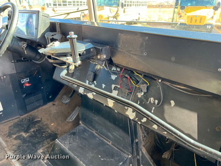 image for item DS2750 1999 Blue Bird  school bus