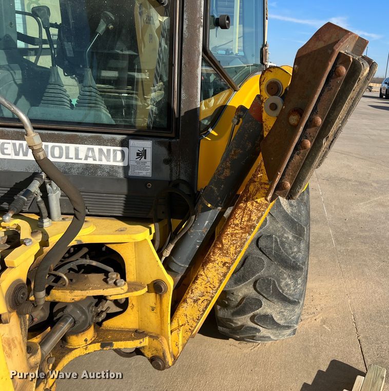 image for item DS2760 2008 New Holland B95LR  backhoe