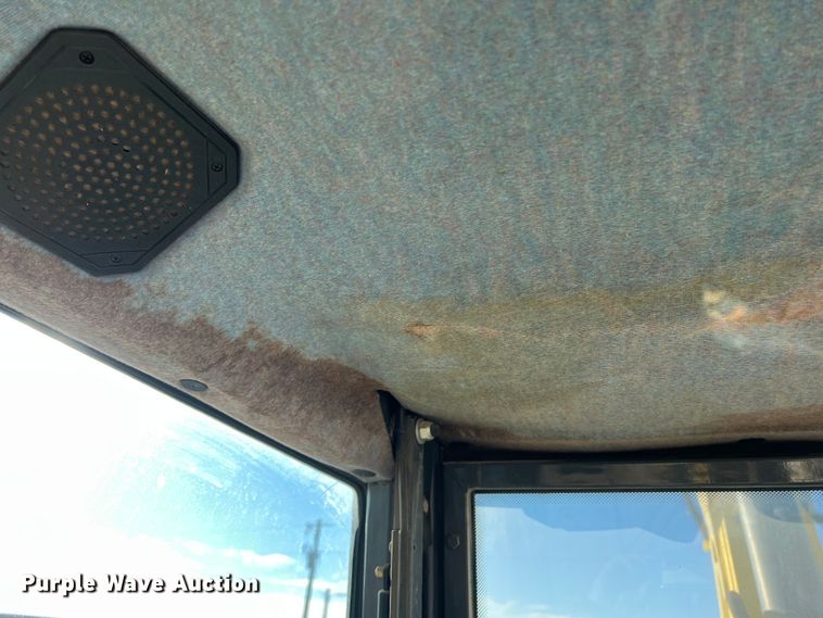 image for item DS2760 2008 New Holland B95LR  backhoe