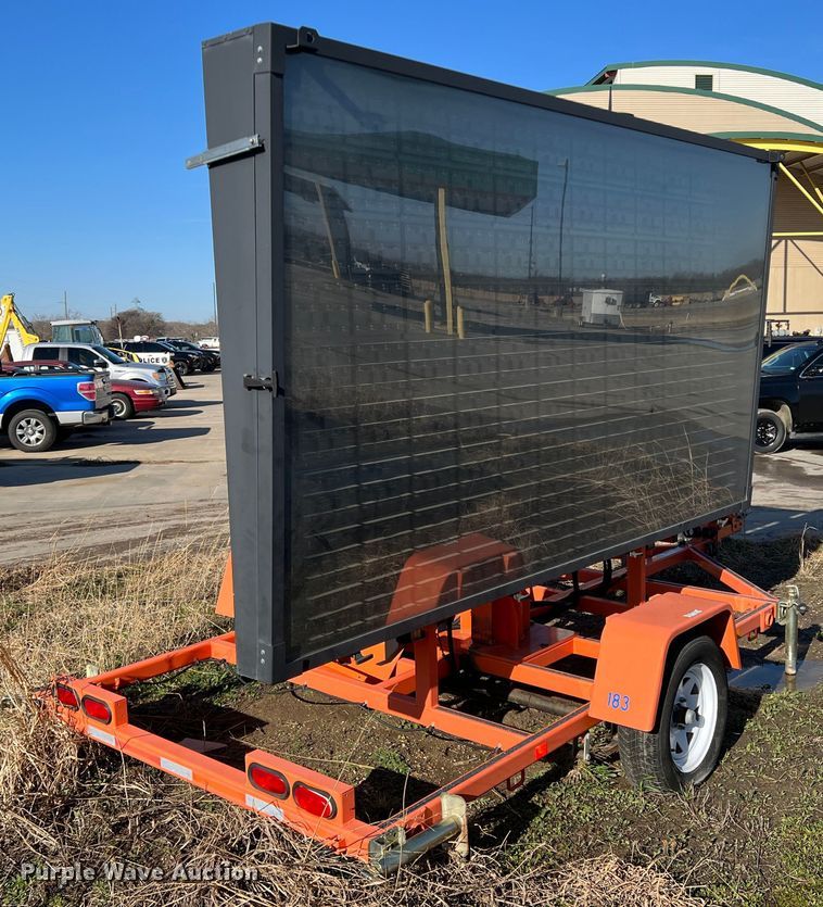 image for item DS2761 2009 Wanco  message board trailer