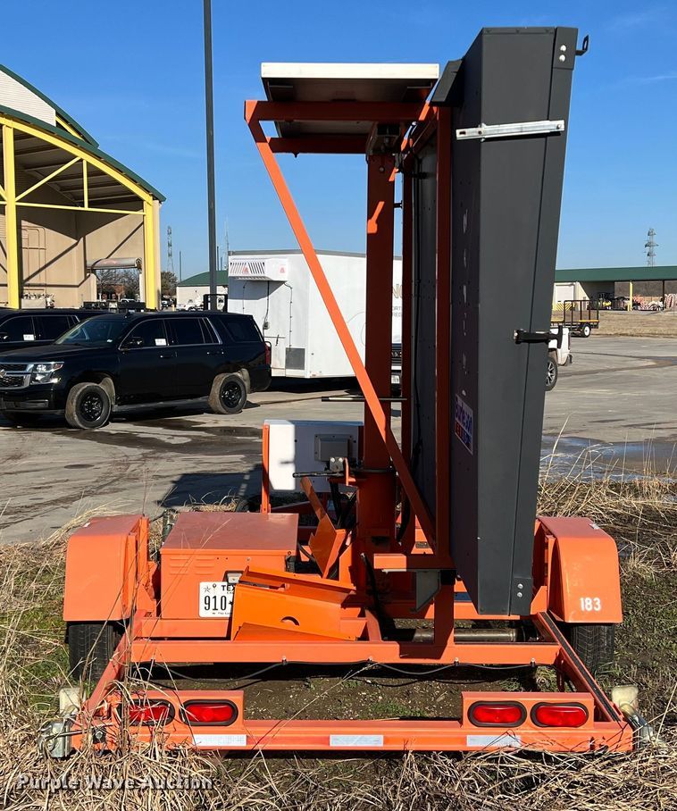 image for item DS2761 2009 Wanco  message board trailer