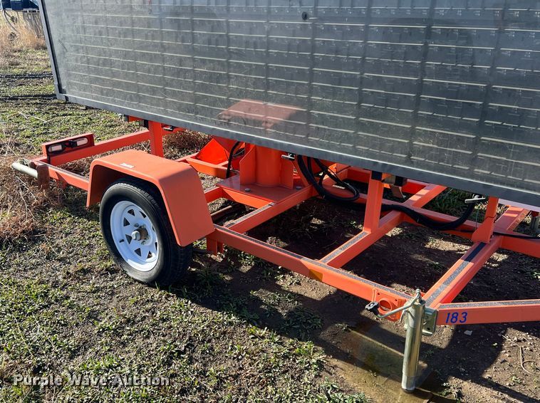 image for item DS2761 2009 Wanco  message board trailer