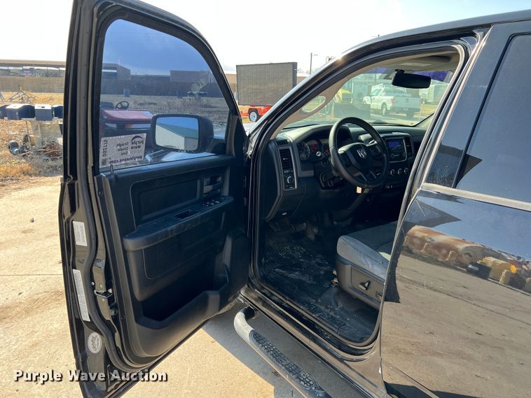 image for item DS2775 2013 Dodge Ram 1500  Crew Cab pickup truck