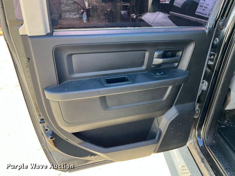 image for item DS2775 2013 Dodge Ram 1500  Crew Cab pickup truck