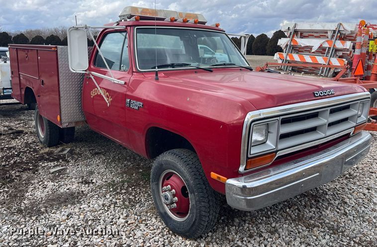 image for item HP9471 1990 Dodge Ram W350  utility bed pickup truck
