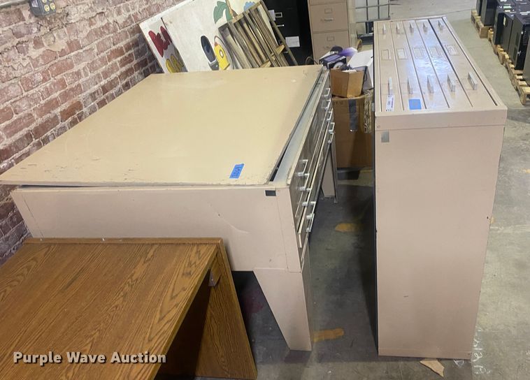 image for item IG9994 Hamilton  drafting table