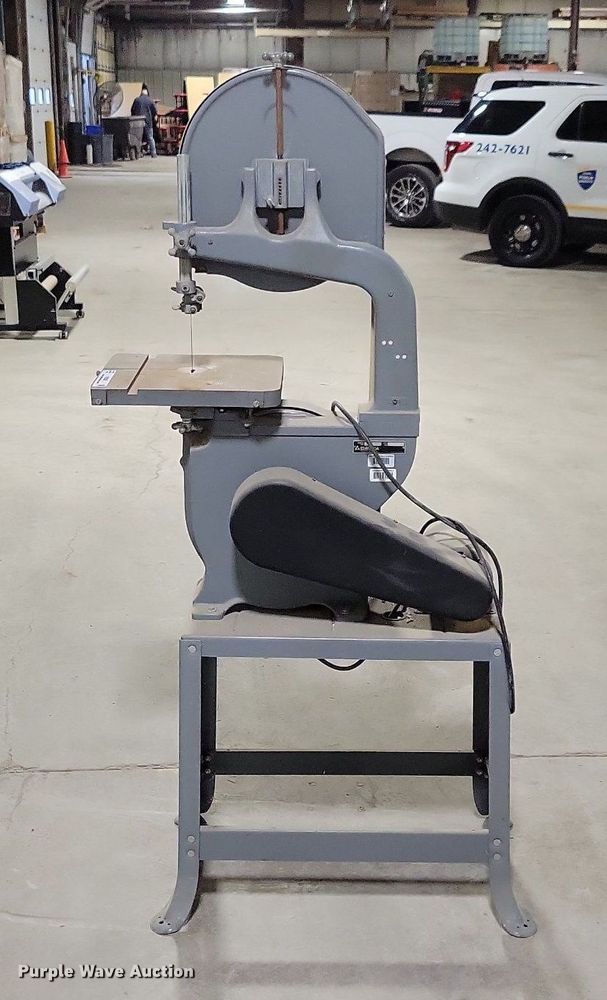 image for item IO9382 Delta 14  band saw