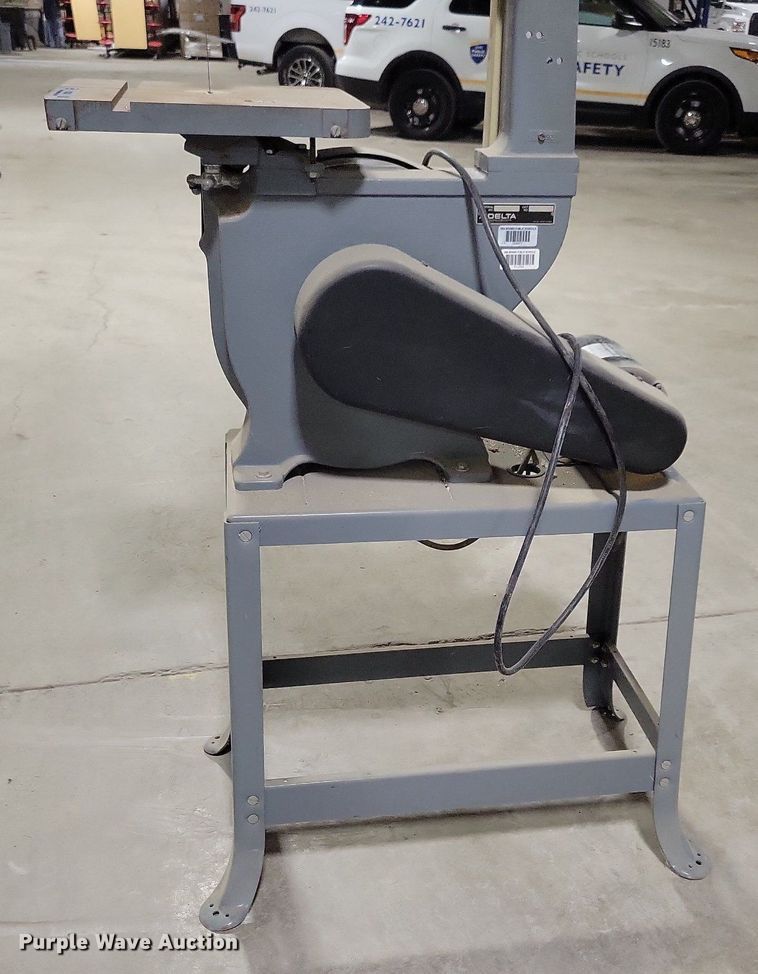 image for item IO9382 Delta 14  band saw