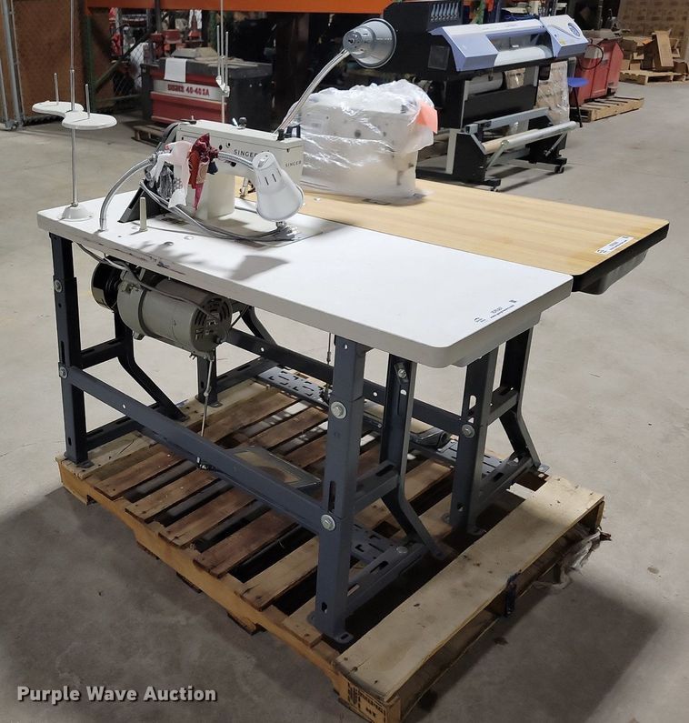 image for item IO9387 Singer  sewing machine