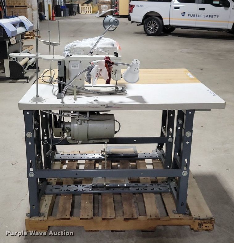 image for item IO9387 Singer  sewing machine