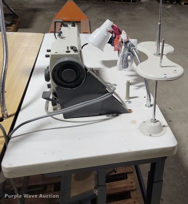 image for item IO9387 Singer  sewing machine