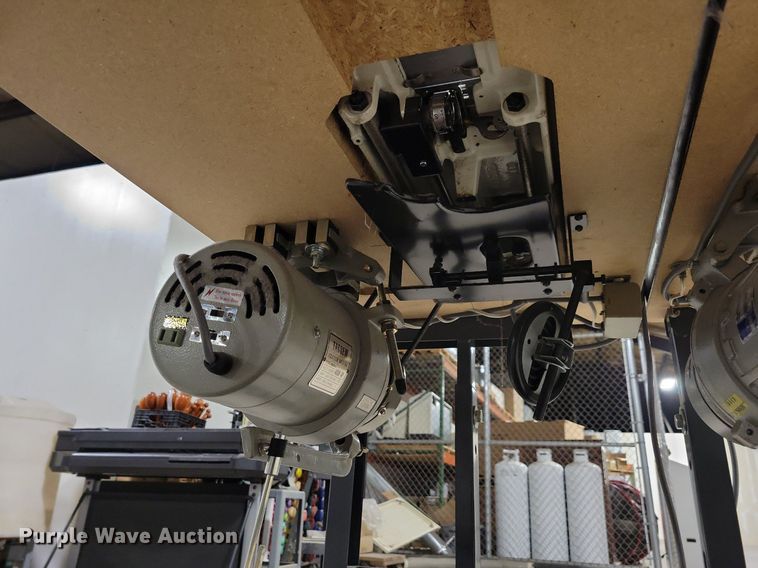 image for item IO9387 Singer  sewing machine