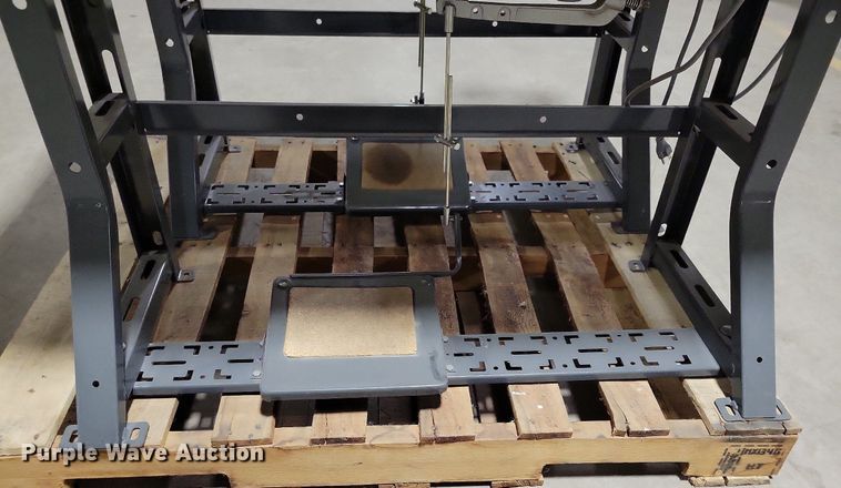 image for item IO9388 Singer  sewing machine