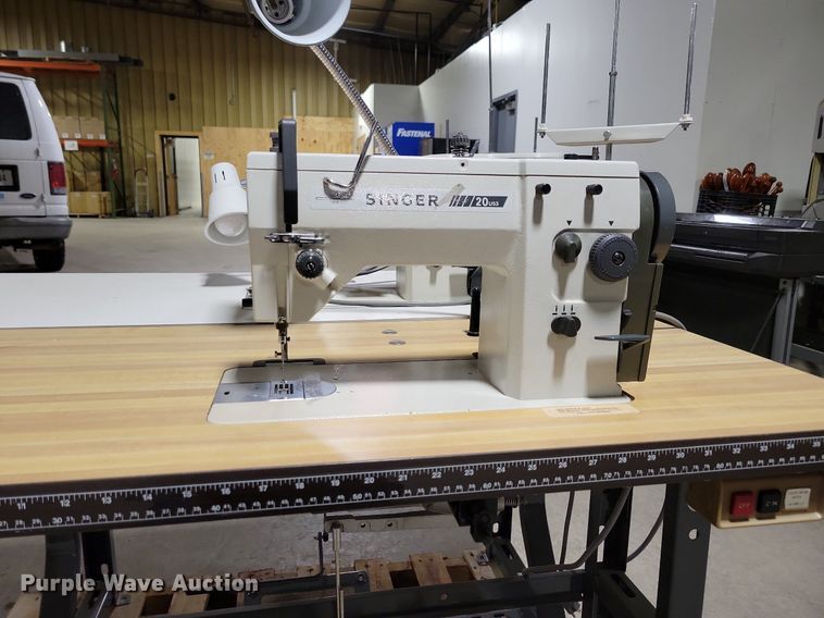 image for item IO9388 Singer  sewing machine