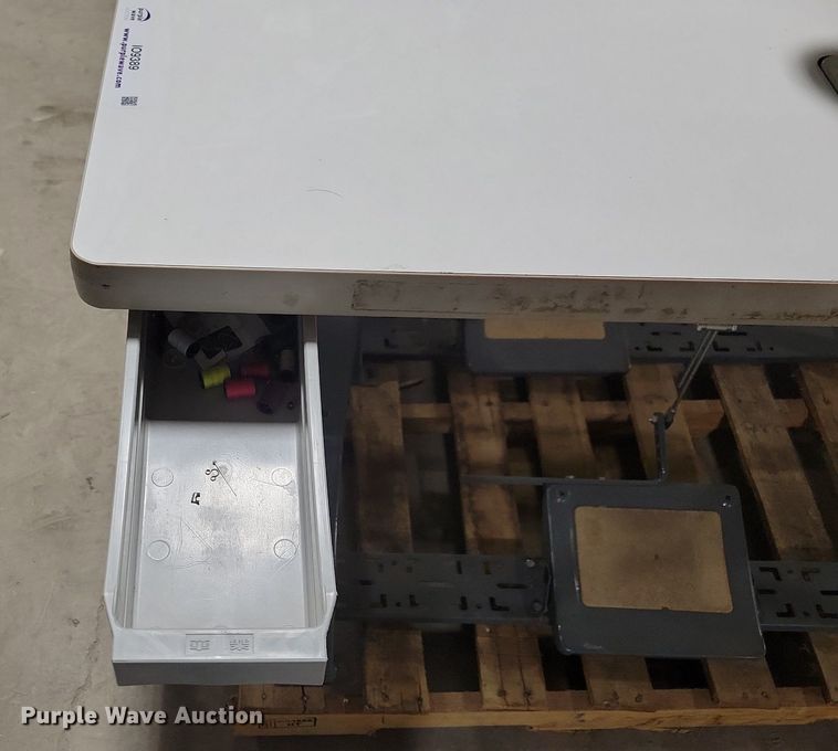 image for item IO9389 Singer 20 U73  sewing machine