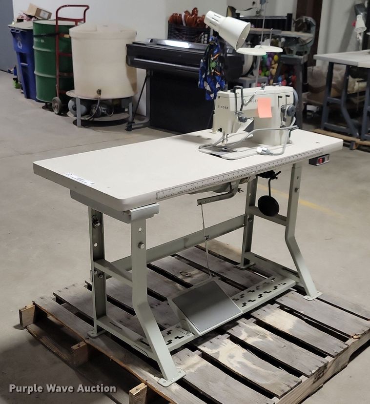 image for item IO9391 Singer  sewing machine