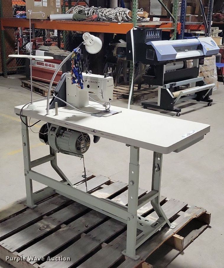 image for item IO9391 Singer  sewing machine