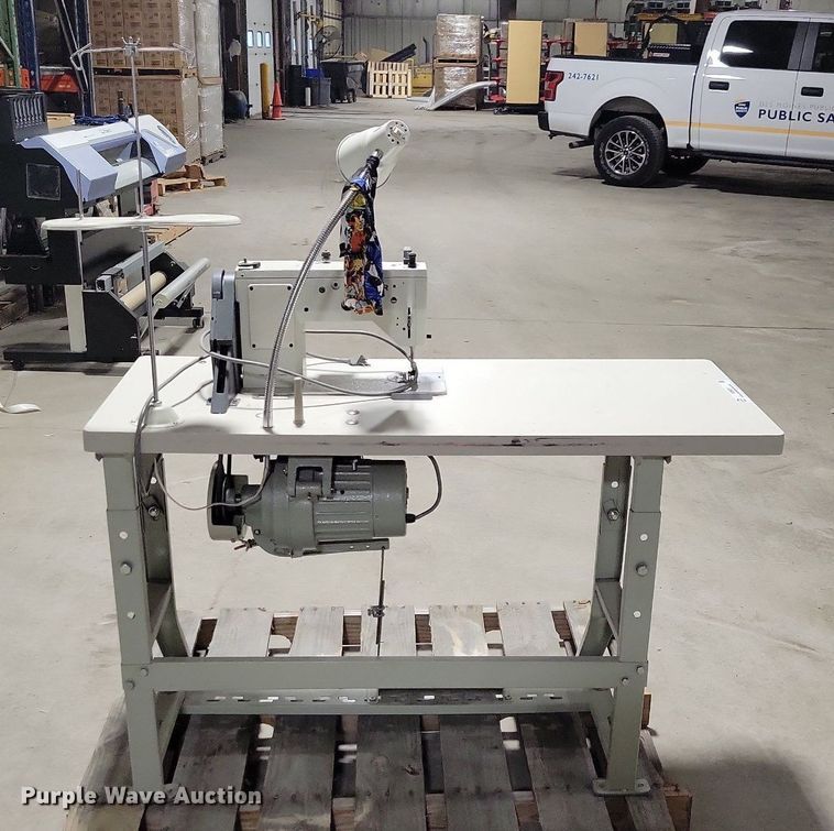 image for item IO9391 Singer  sewing machine