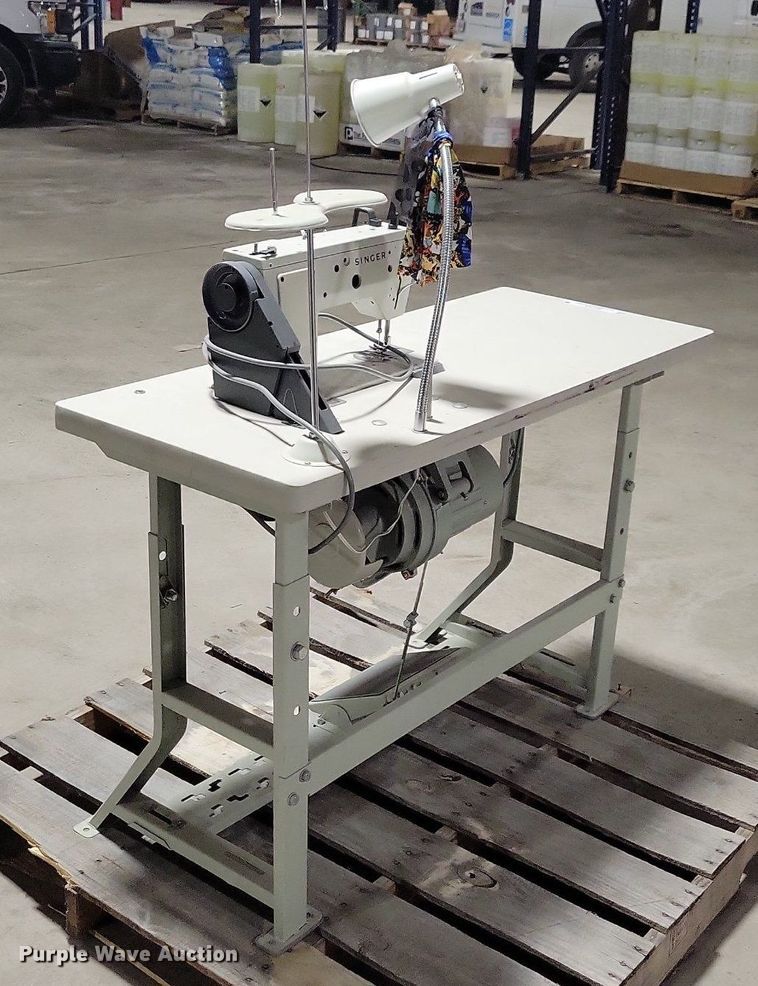 image for item IO9391 Singer  sewing machine