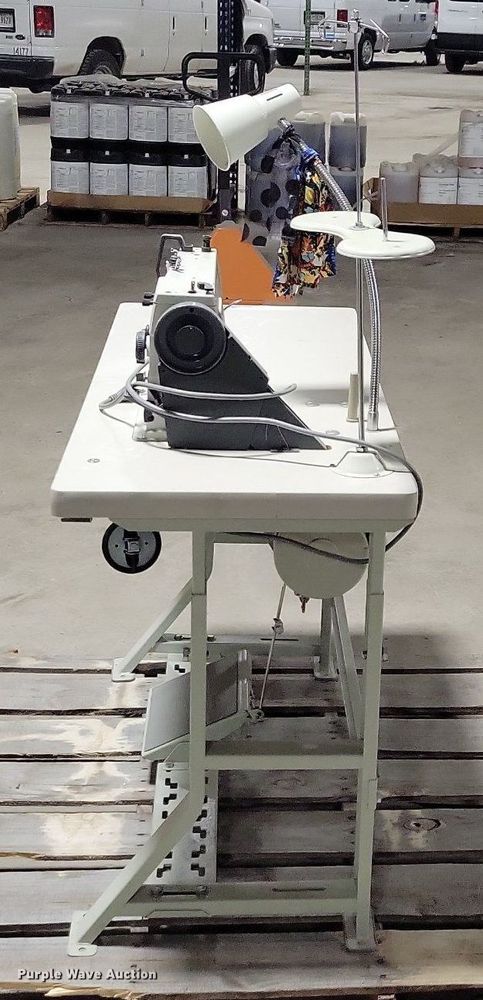 image for item IO9391 Singer  sewing machine