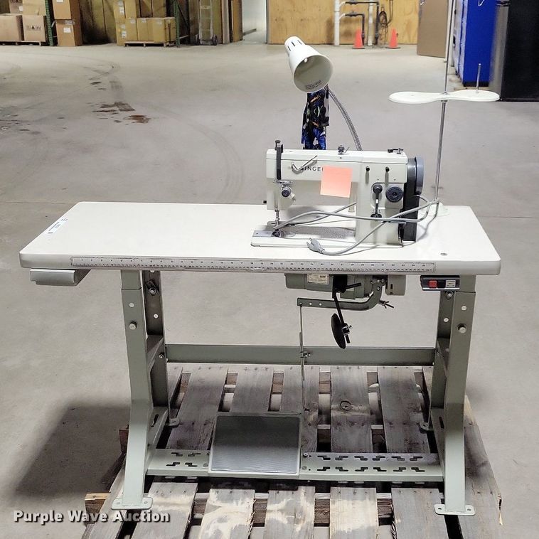 image for item IO9391 Singer  sewing machine