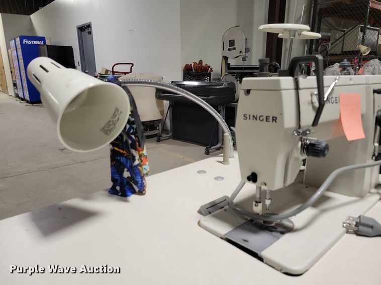 image for item IO9391 Singer  sewing machine