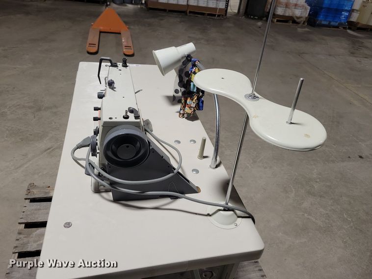 image for item IO9391 Singer  sewing machine