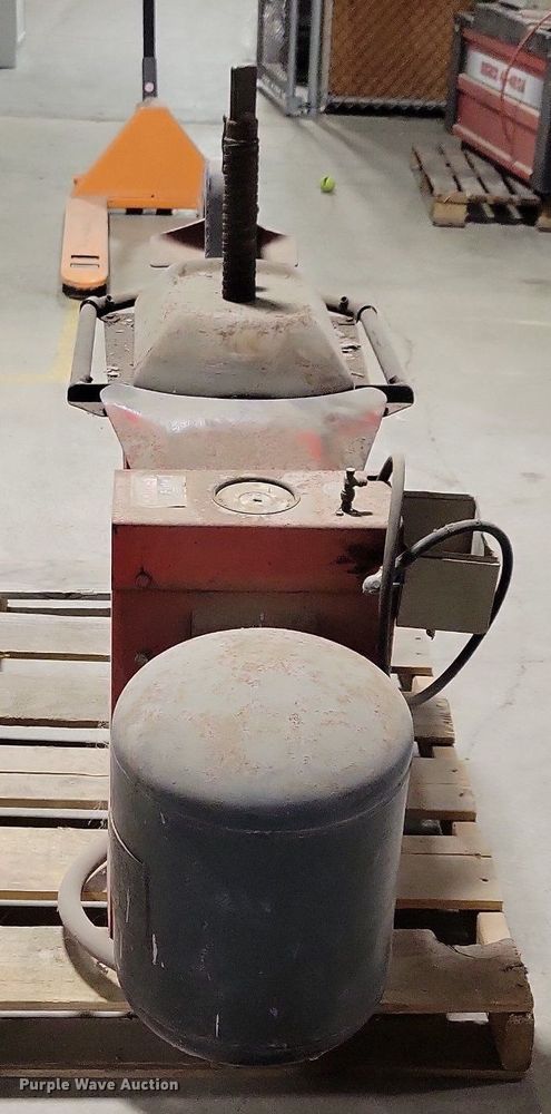 image for item IO9395 Coats 10-10  tire machine