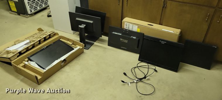 image for item IO9414 (8) computer monitors