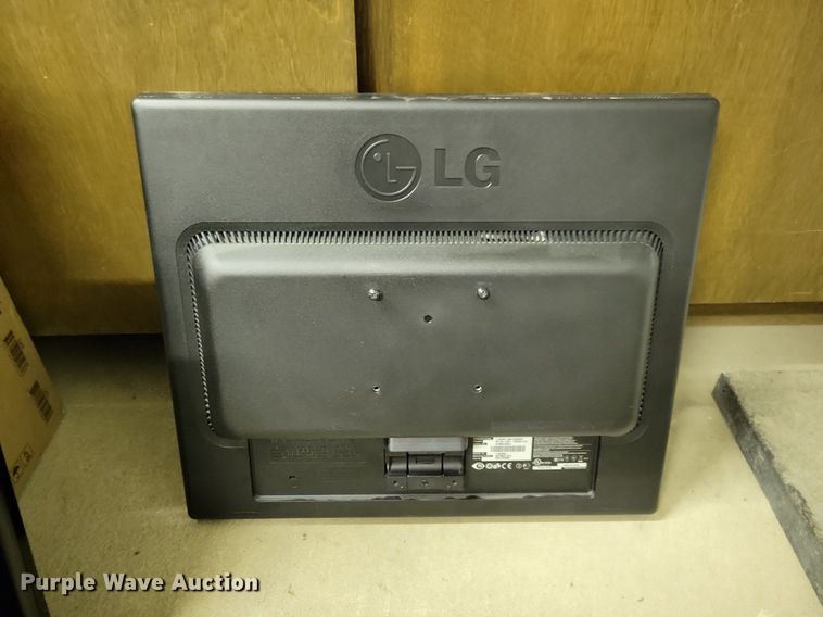 image for item IO9414 (8) computer monitors