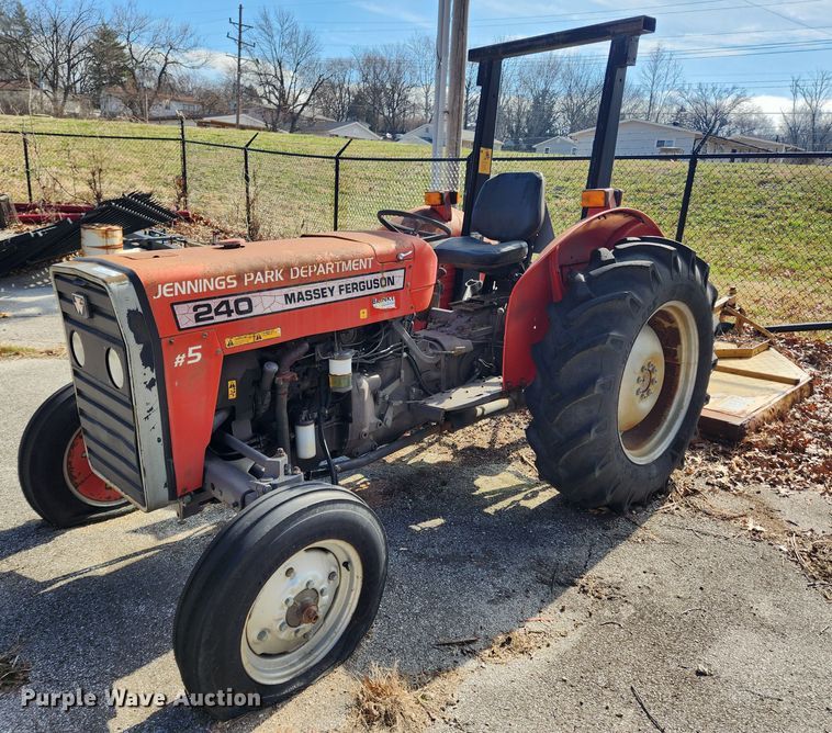 image for item JB9561 1995 Massey Ferguson 240  tractor