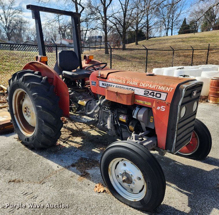 image for item JB9561 1995 Massey Ferguson 240  tractor