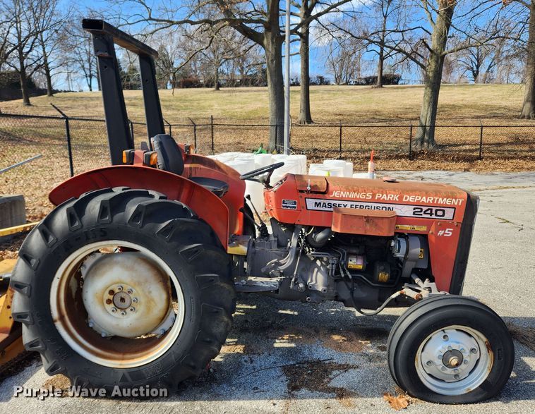 image for item JB9561 1995 Massey Ferguson 240  tractor