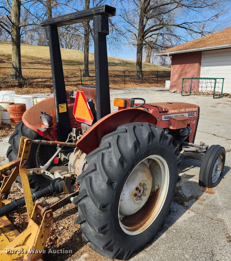 image for item JB9561 1995 Massey Ferguson 240  tractor