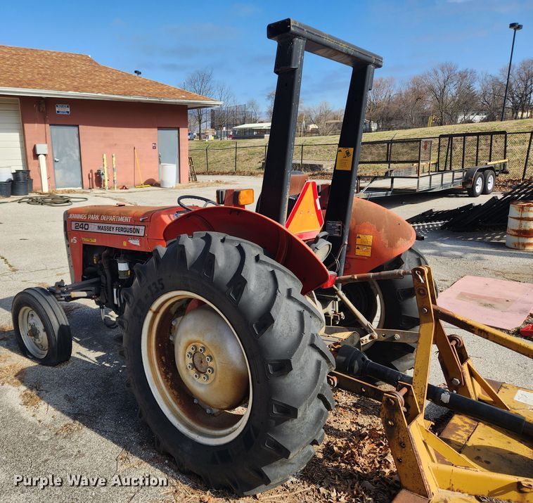 image for item JB9561 1995 Massey Ferguson 240  tractor