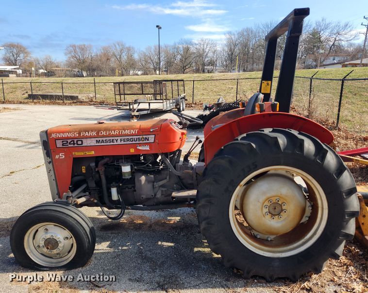 image for item JB9561 1995 Massey Ferguson 240  tractor