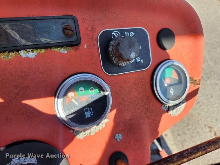 image for item JB9561 1995 Massey Ferguson 240  tractor