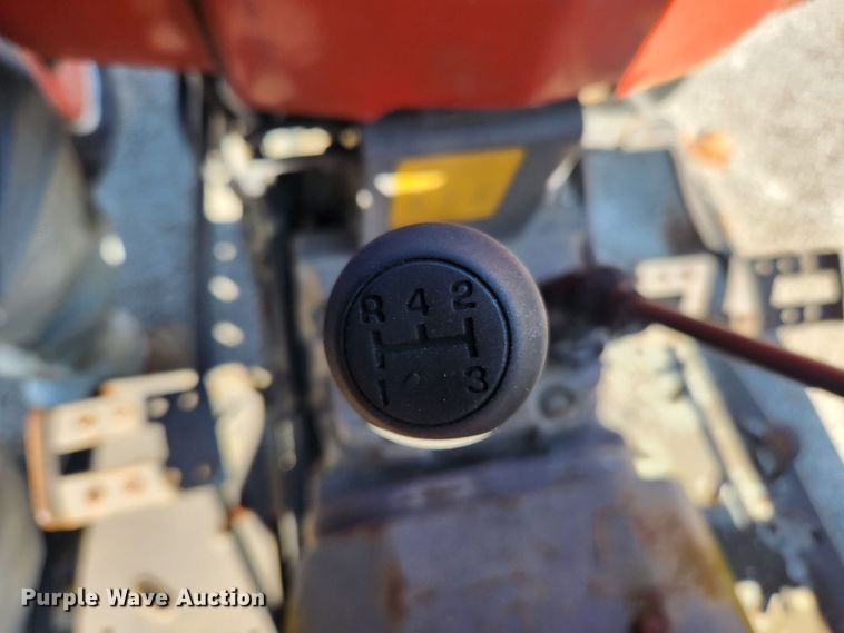 image for item JB9561 1995 Massey Ferguson 240  tractor