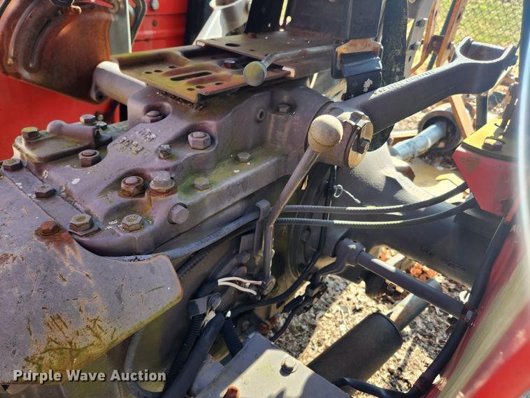 image for item JB9561 1995 Massey Ferguson 240  tractor