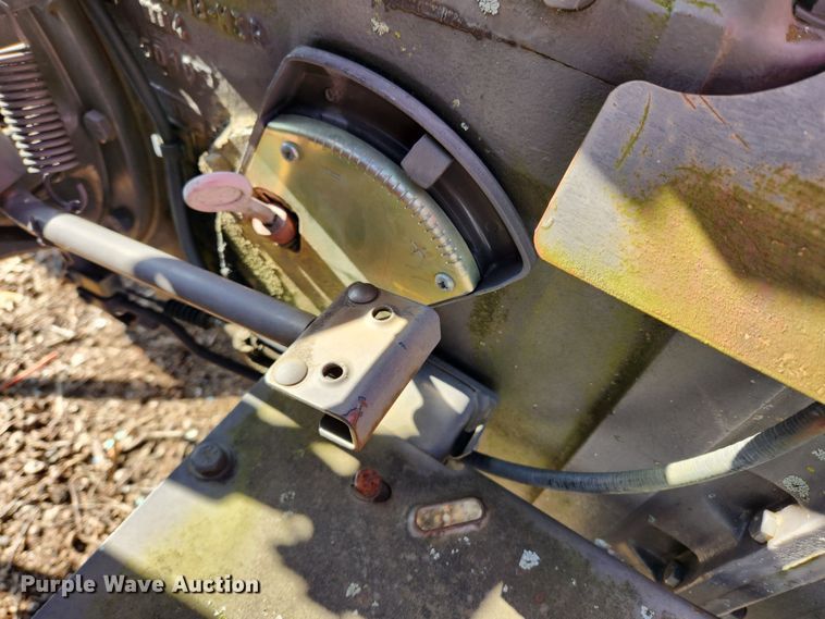 image for item JB9561 1995 Massey Ferguson 240  tractor