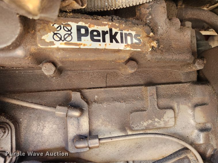 image for item JB9561 1995 Massey Ferguson 240  tractor