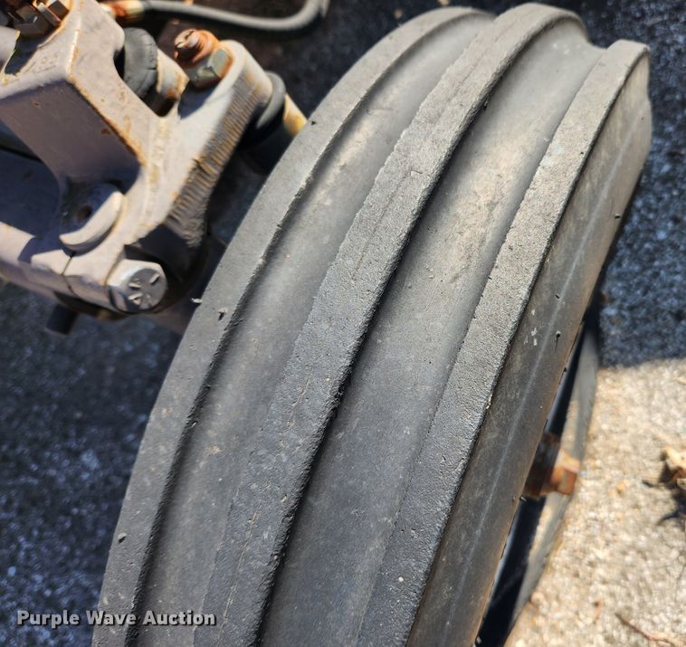 image for item JB9561 1995 Massey Ferguson 240  tractor