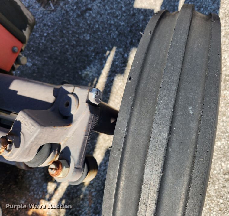 image for item JB9561 1995 Massey Ferguson 240  tractor