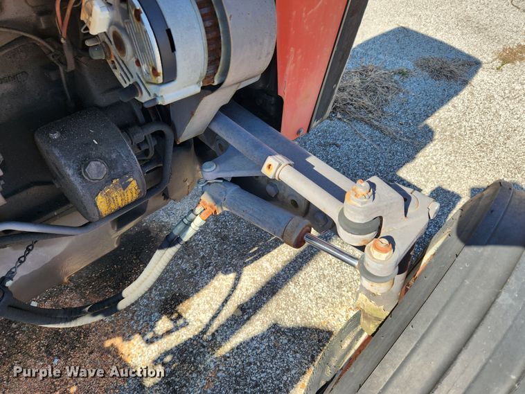 image for item JB9561 1995 Massey Ferguson 240  tractor