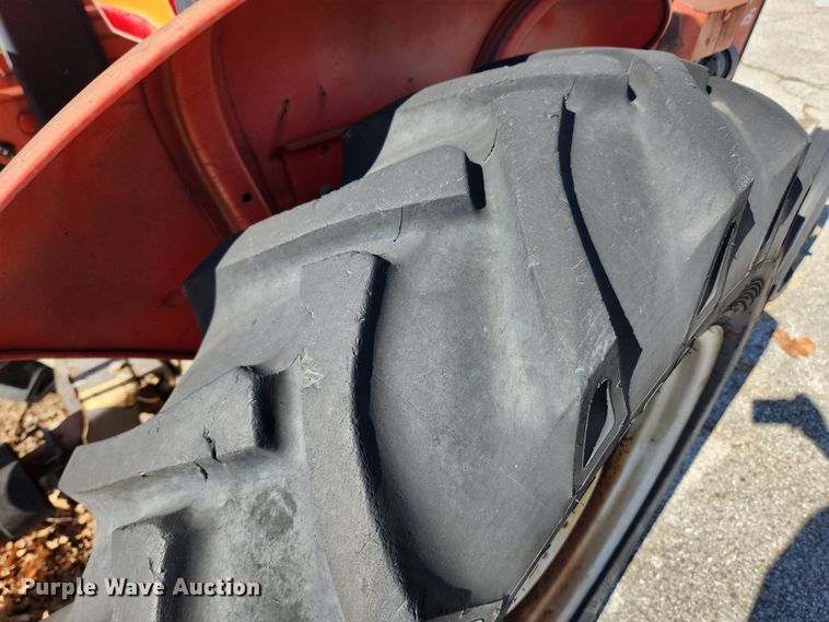 image for item JB9561 1995 Massey Ferguson 240  tractor