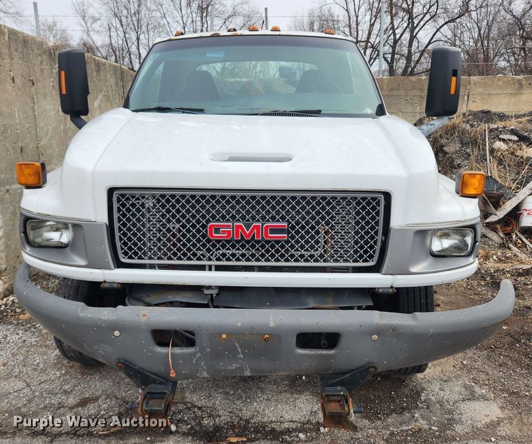 image for item JB9563 2004 GMC C5500  flatbed truck
